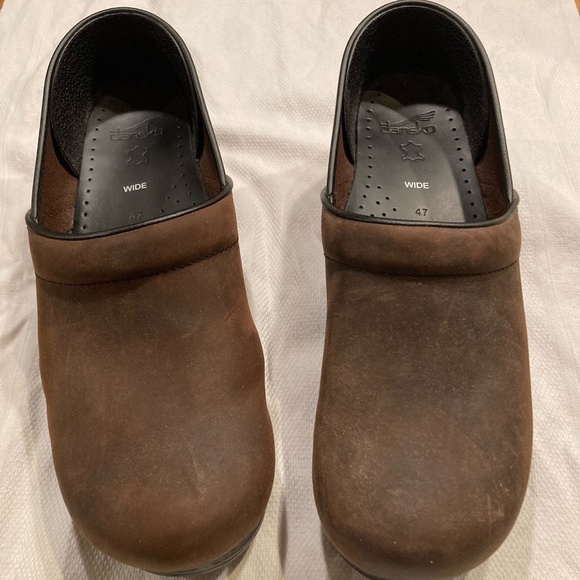 Dansko Shoes Mens Dansko Antique Brown Clogs Size 4 Wide Poshmark